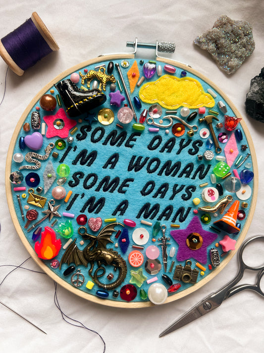 HAMMER lorde charm embroidery